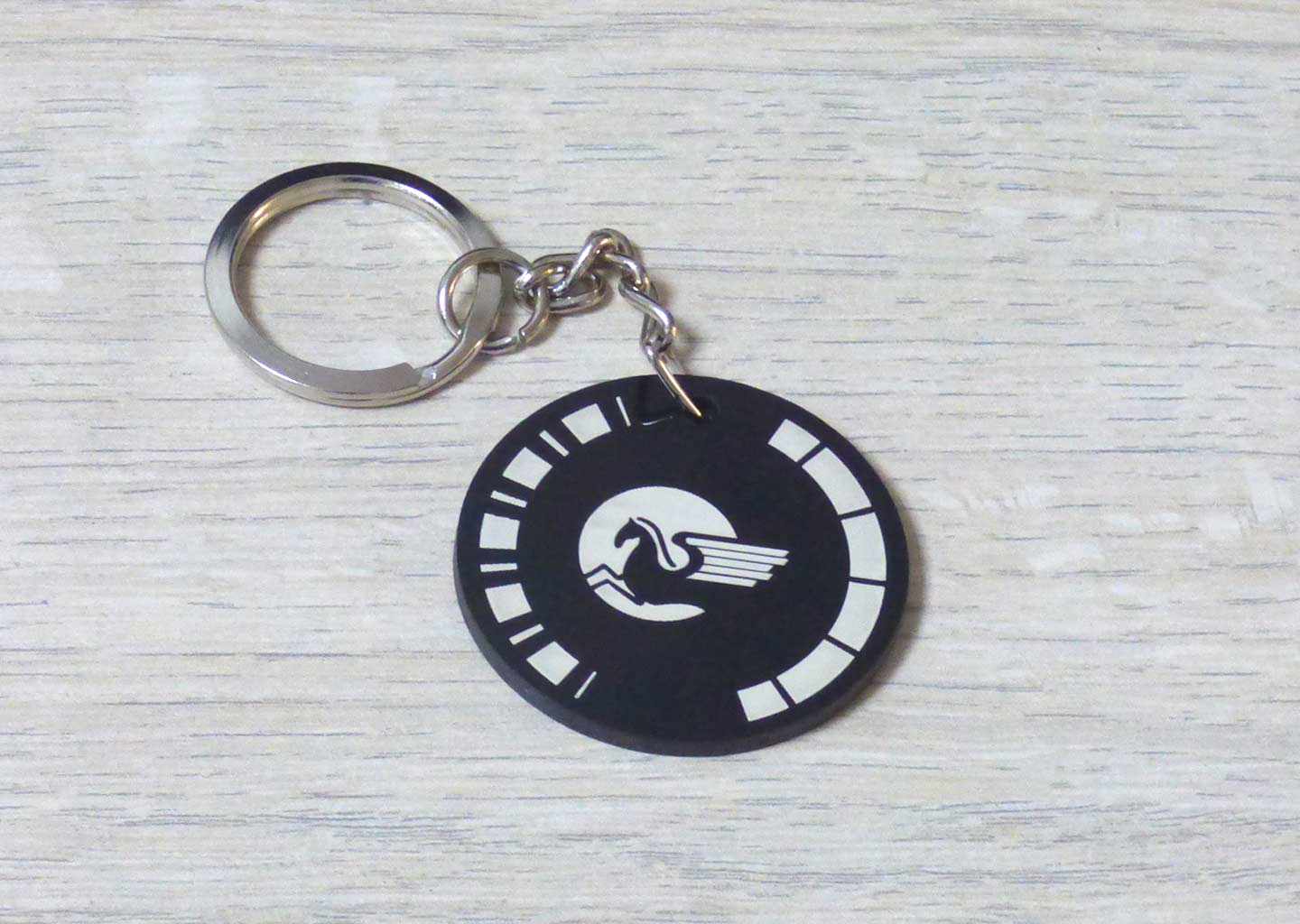 llaveros para akt, llaveros para motos, llaveros de motos, llaveros para motociclistas, llaveros para moto personalizados, llaveros para motocicleta, llaveros de moto personalizados, llaveros acrílicos para motos, llaveros grabados para motos, llaveros personalizados en acrílico, llaveros con grabado láser para motos
