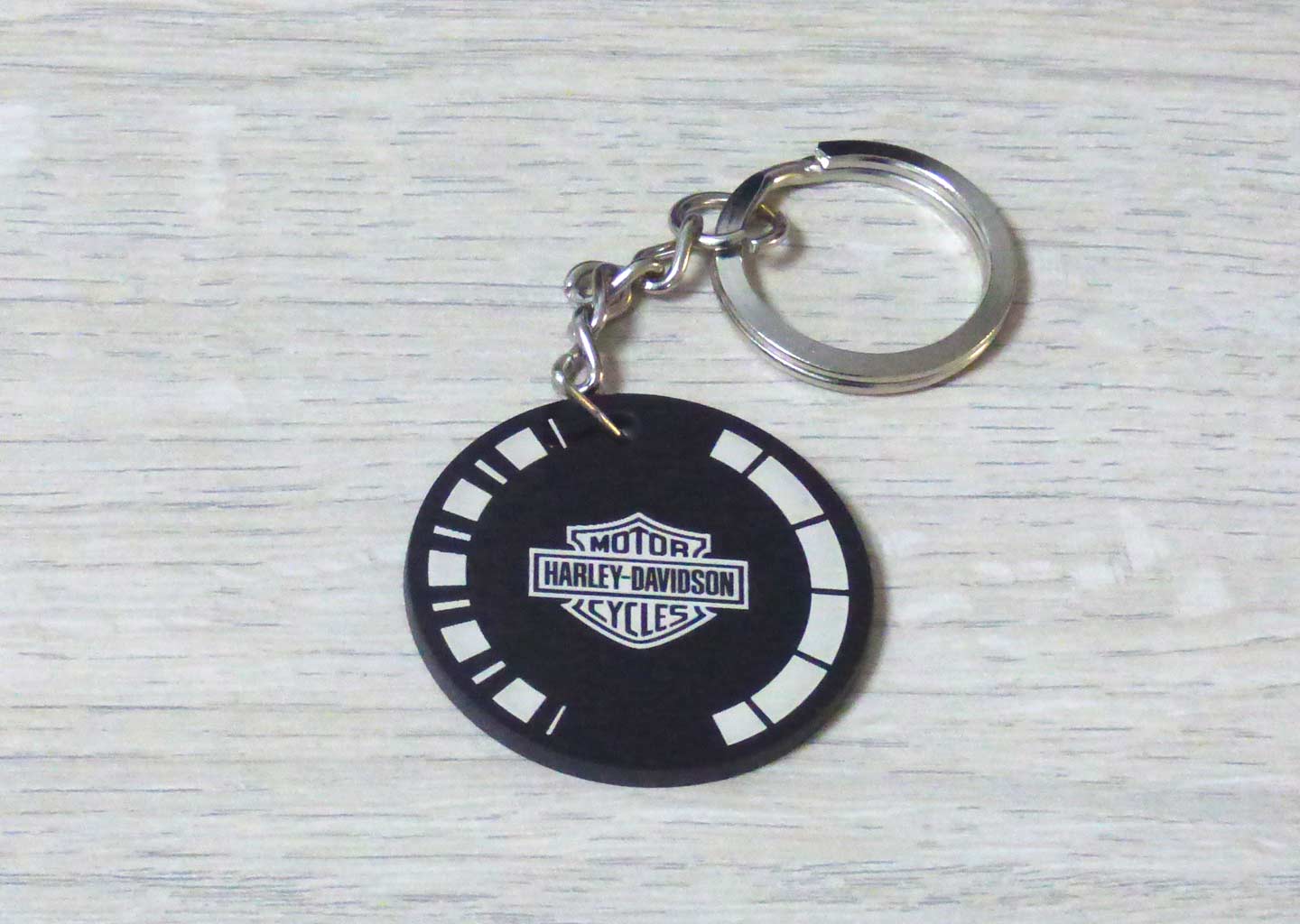 Llaveros para akt, llaveros para motos, llaveros de motos, llaveros para motociclistas, llaveros para moto personalizados, llaveros para motocicleta, llaveros de moto personalizados, llaveros acrílicos para motos, llaveros grabados para motos, llaveros personalizados en acrílico, llaveros con grabado láser para motos