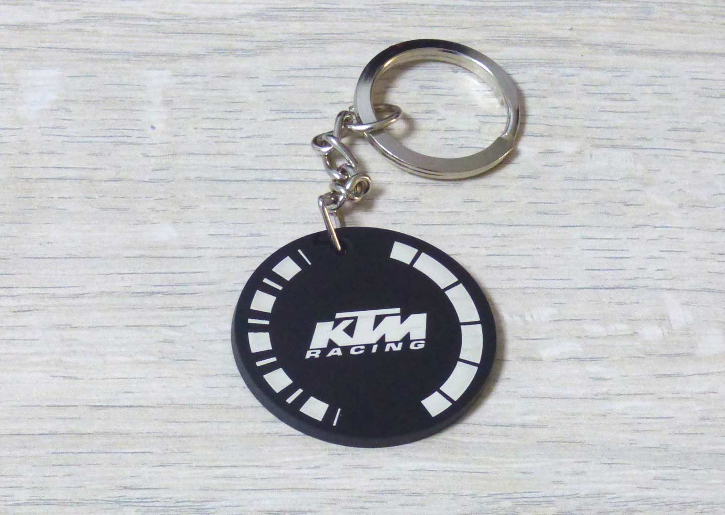 Llaveros para pulsar, llaveros para motos, llaveros de motos, llaveros para motociclistas, llaveros para moto personalizados, llaveros para motocicleta, llaveros de moto personalizados, llaveros acrílicos para motos, llaveros grabados para motos, llaveros personalizados en acrílico, llaveros con grabado láser para motos